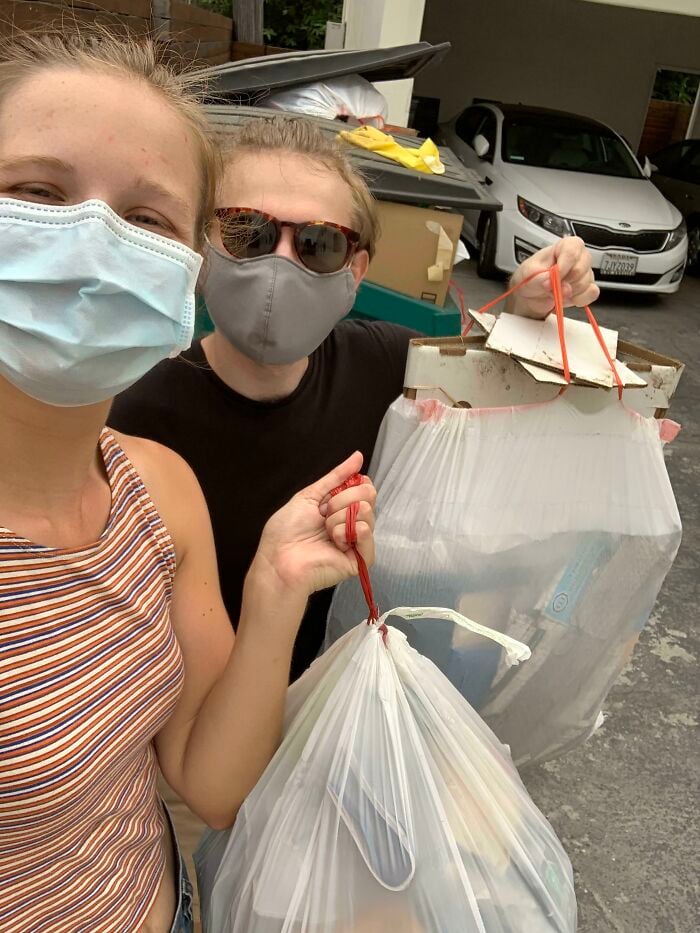 This image has an empty alt attribute; its file name is 37-weekly-trash-walks-la.jpg